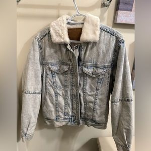 American Eagle Outfitters Women’s puffer jean jacket